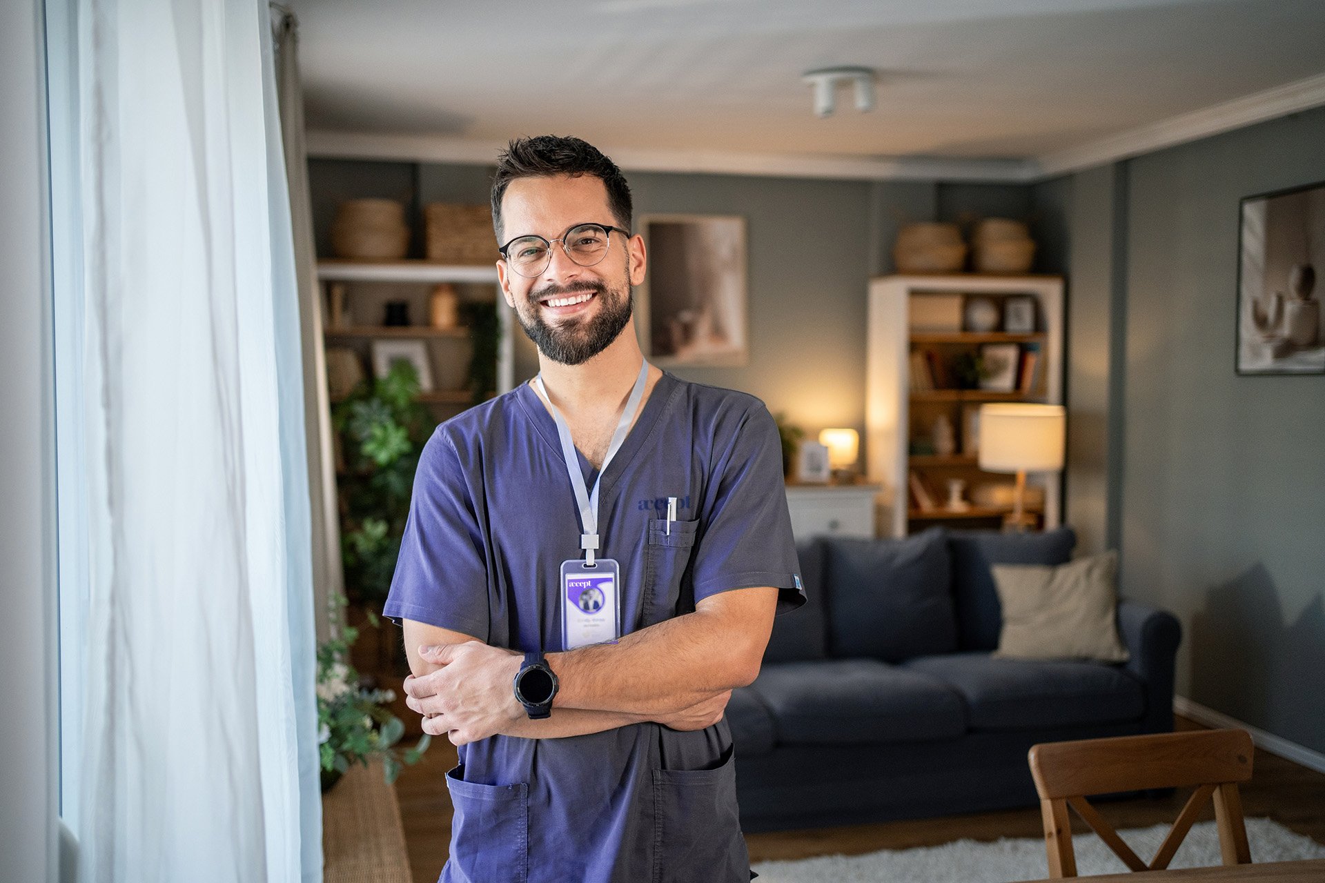 support-wroker-inhome-AcceptCare