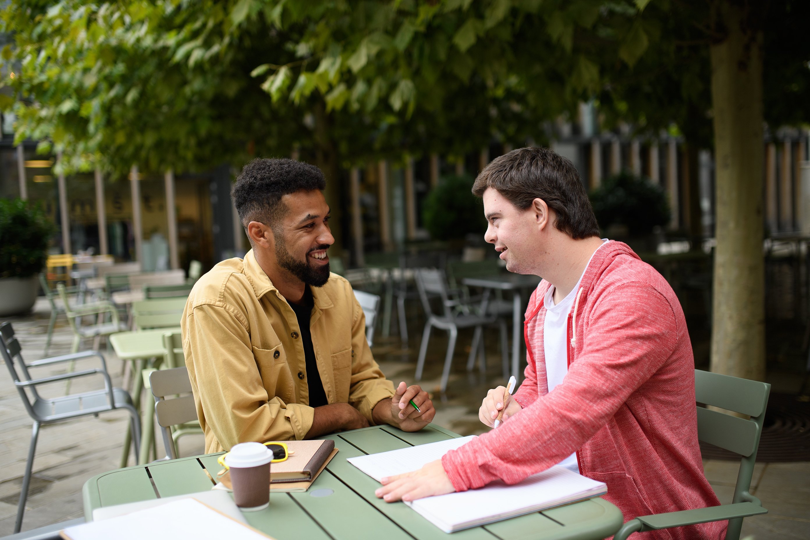 ndis-client-support-worker-at-lunch